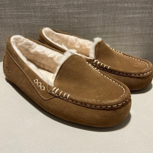 UGG® Ansley Water Resistant Suede Slip-On Slipper (Women’s Size 8 - Picture 3 of 9